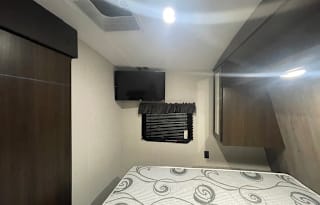 2022 Keystone Springdale-Like new, sleeps up to 8!