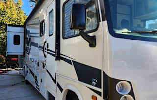 Spacious RV: Bath & Half, Sleeps 8, Pet Friendly