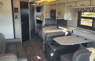 2022 29ft RV, Easy to drive!