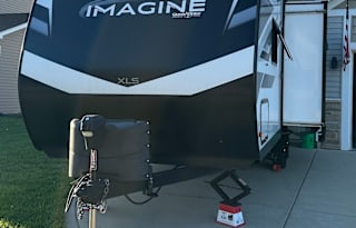 Family Fun Awaits! Spacious 2022 camper sleeps 8