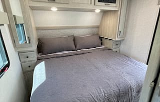 NEW 2022 - SLEEPS 10 - EASY TOWING - JUST BRING YOUR GROCERIES - DELIVERY & SETUP AVAILABLE
