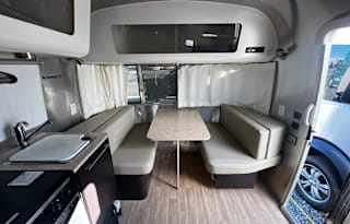 Airstream Bambi 19 International " Love Nest"