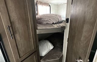 Turn Key stocked 35' bunk house travel Trailer