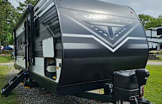 Great Family Getaway w/ Bunk House (DELIVERY ONLY)