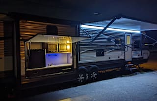 #2 FL- Sagmoe Family (36-foot bunkhouse camper)