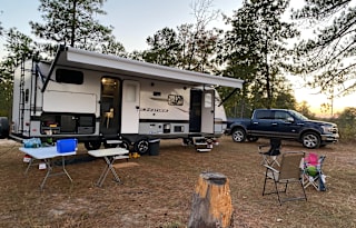 Perfect Family Camper + Dog Friendly! 2023 Jayco