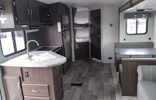 2021 Keystone - Sleeps 8-9