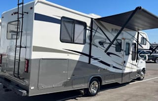 2015 Forest River Forester - Kid and pet friendly!