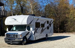 Go Yonder! 2022 Thor Motor Coach Magnitude GA 31