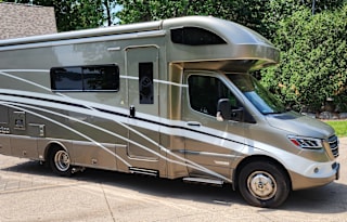 2019 Winnebago Navion 24D