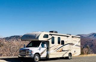 Thor Motor  Freedom Elite 29FE With Solar Panels