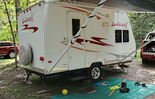Compact camper w/ plenty of sleeping space!