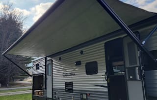 Mojo's 2017 Coachmen Catalina