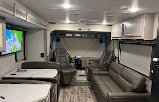 2022 Thor Motor Coach Hurricane 34J