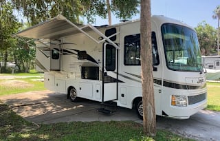 2019 CONVENIENT & EASY TO DRIVE RV!!!!!!