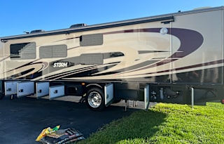 The Boujee Boondocker Bunkhouse-UNLIMITED POWER!!!
