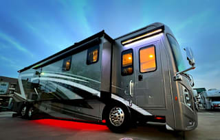 2023 Tag Axle Diesel, Bunks, 2 Full baths "Teddy"