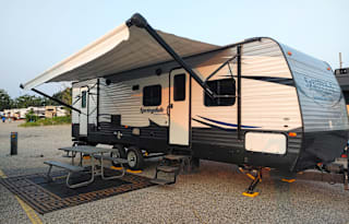 28' SUMMERLAND SLEEPS 10 COMES FULLY STOCKED