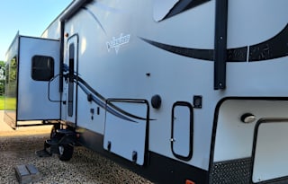2015 Forest River RV V-Cross plantinum VRL