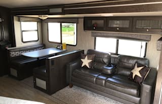 2019  Ultra-Lite - 50Amp/Dual AC/No Cleaning Fee
