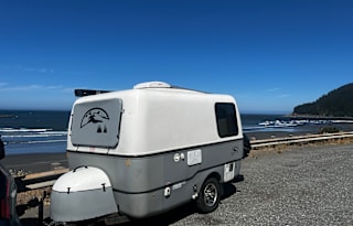 Unique Ultra Lite Canadian Fiberglass Camper