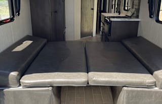 (The Wolf) 2021 Grey Wolf Limited 25' toy hauler