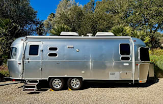 Airstream Luxury - Flying Cloud 25FB