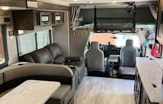 2022 RV/ Families, Couples, Friends or Business