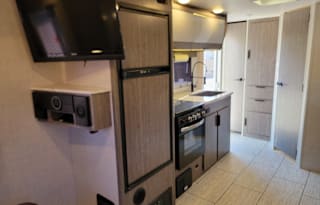 The Perfect Travel Trailer For You!   Lance 1995