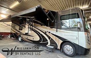 #14_40 ft Motorhome w/ bunks & 1.5 baths