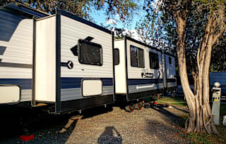 Pride of Texas Family Friendly Zinger RV