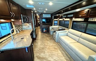 2017 Fleetwood Bounder Bunkhouse