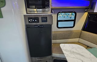 2021 inTech RV Sol Horizon