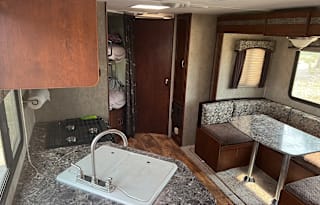 Halfton towable w/ Bunk bed and full queen