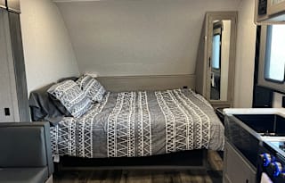 A Home Away from Home w/ Bunkbeds (Delivery Only)