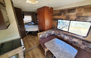 2019 Thor Motor Coach Chateau 23U