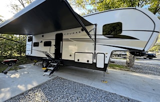 2024 Keystone RV Cougar Half-Ton 27BHS