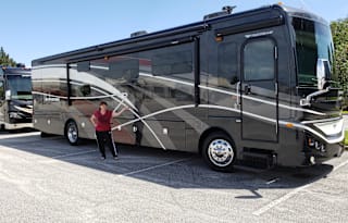 2015 Fleetwood Expedition Bunk beds w/dvds  Washer dryer  Luxury on Wheels Ozone Cleaned/ Sanitized before  every rental