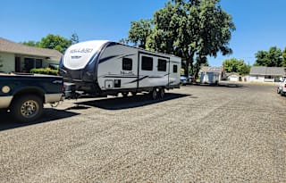 Family-Friendly Camper! Sleeps 8 & pet friendly!