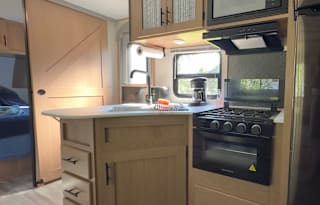 All-Inclusive Experience - 34' 2022 Avenger 27DBS