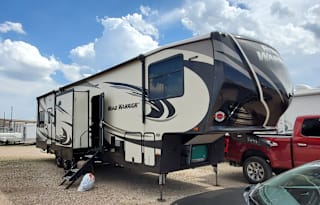 Pet Friendly, Kid Approved, 5th wheel Toy Hauler!