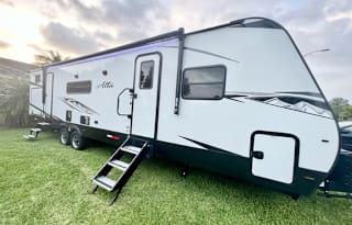 1 Night Free 2022 Alta King Bed