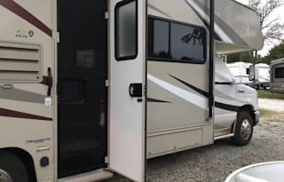 Family Friendly Class C motor home. Pet Friendly