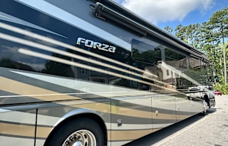 2021 Winnebago Forza 38D