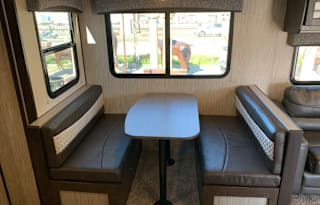 2018 Cruiser Shadow Cruiser 282BHS
