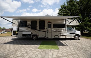 2013 Coachmen RV Leprechaun 317SA Ford 450