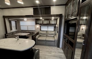 42ft Sundance 5th Wheel. Sleeps 10!