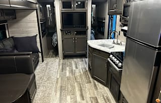Your perfect getaway! We deliver and set up!