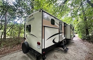 3 SLIDE SPACIOUS AND COMFY DISCOUNT M2M AVAILABLE
