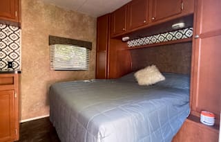2011 Shasta Revere - “the Sleep Machine”